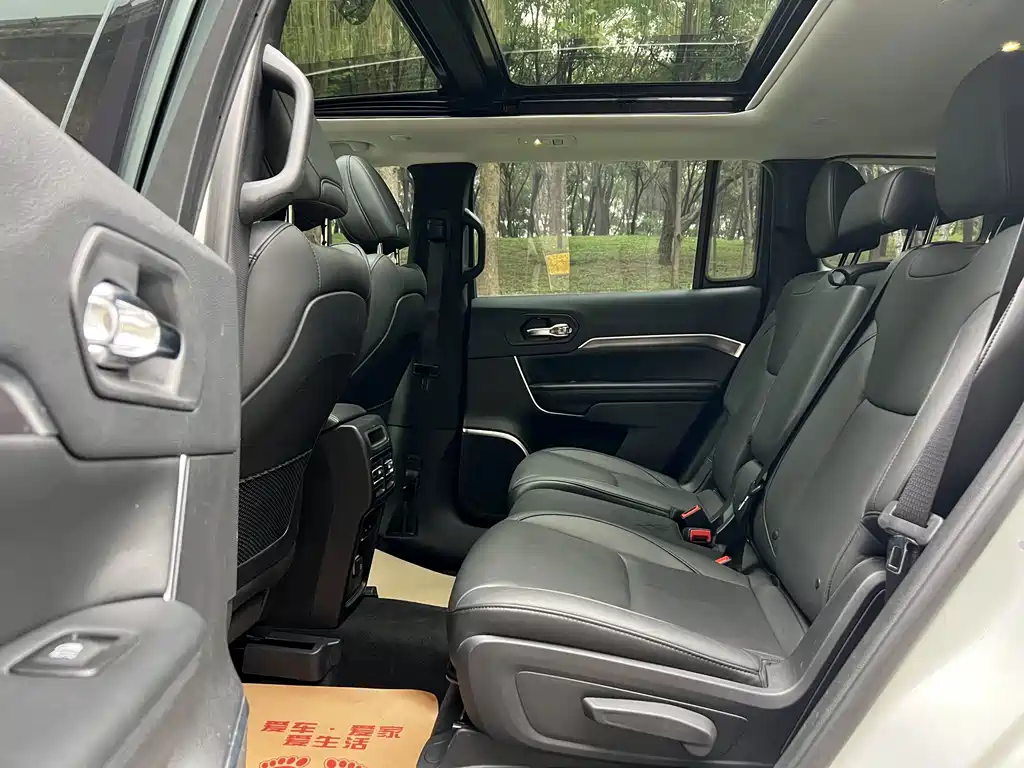 Jeep Commander — миниатюра 7