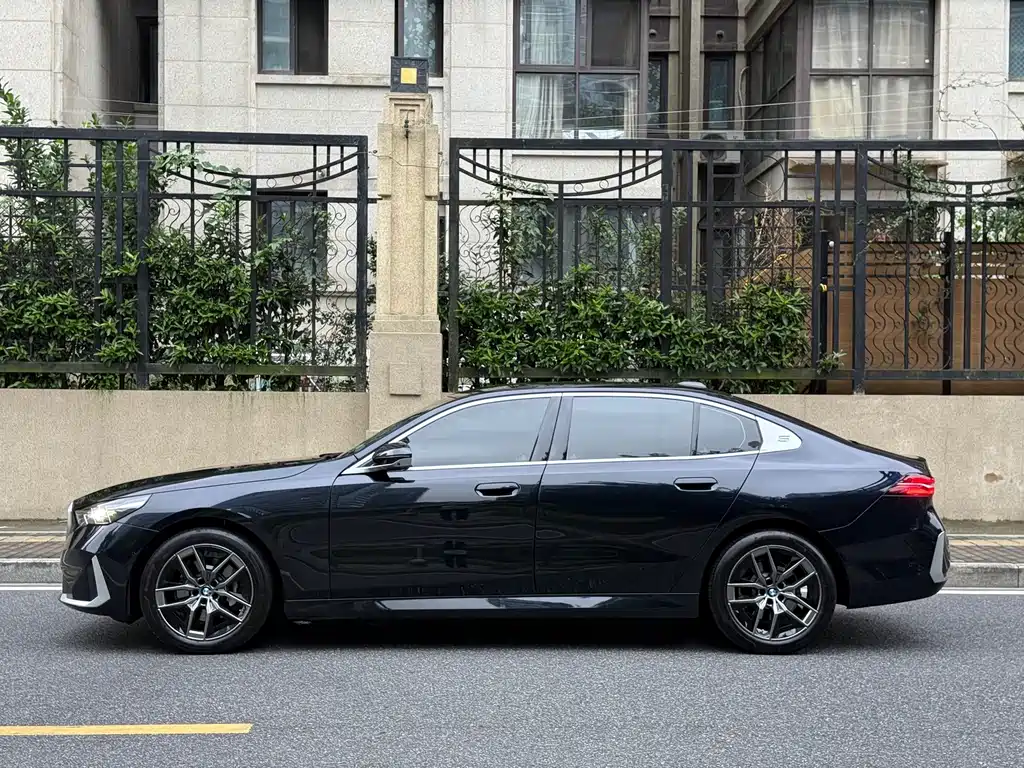 BMW 5 Series — миниатюра 16