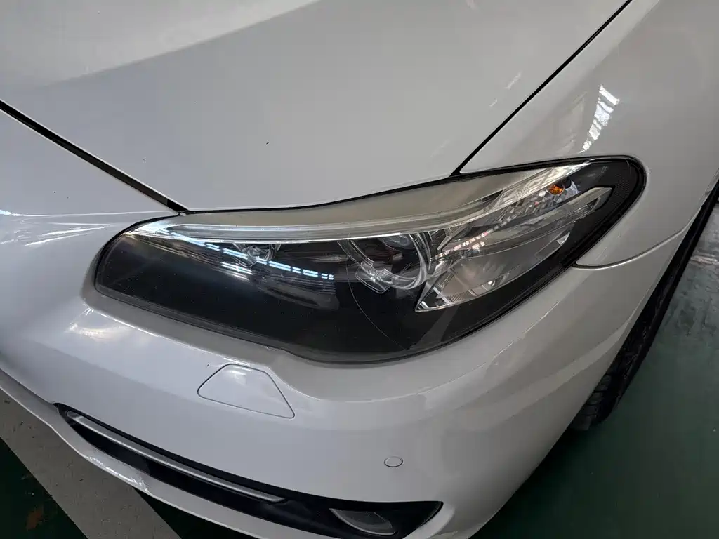 BMW 5 Series — миниатюра 12