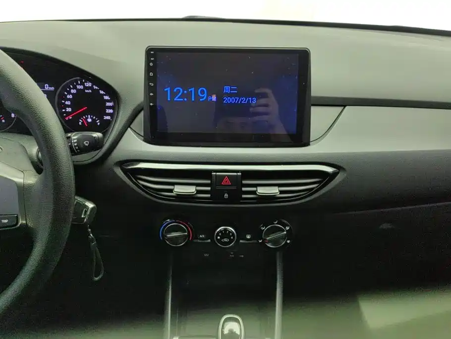 Hyundai Elantra — миниатюра 13