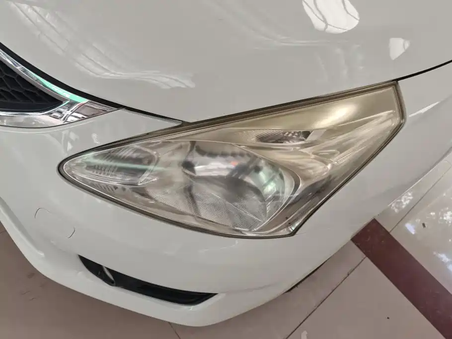 Nissan Tiida — миниатюра 5