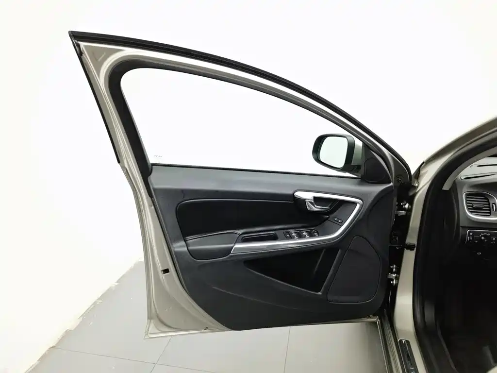 Volvo S60 — миниатюра 8