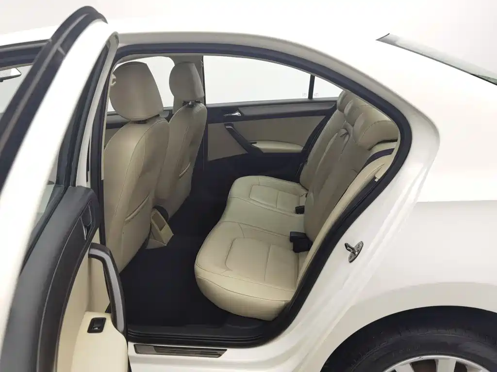 Skoda Rapid — миниатюра 15