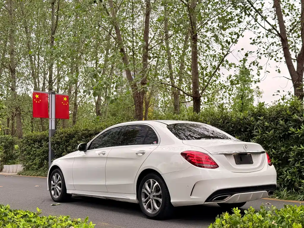 Mercedes-Benz C-Class — миниатюра 3