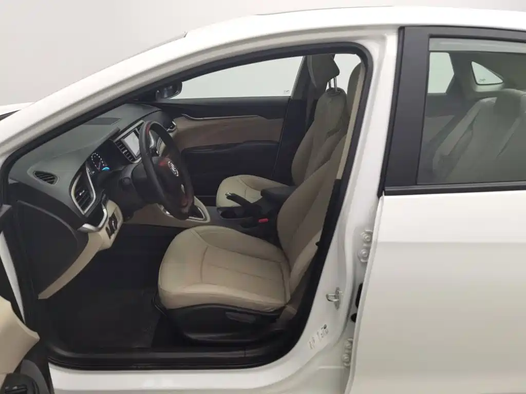 Buick Excelle — миниатюра 10