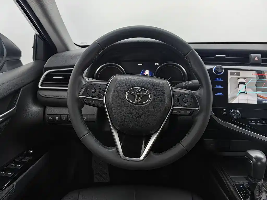 Toyota Camry — миниатюра 11