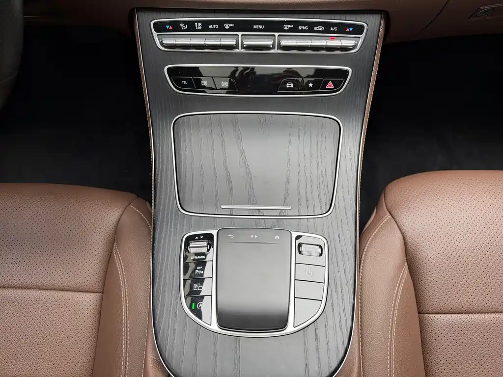 Mercedes-Benz E-Class — миниатюра 7