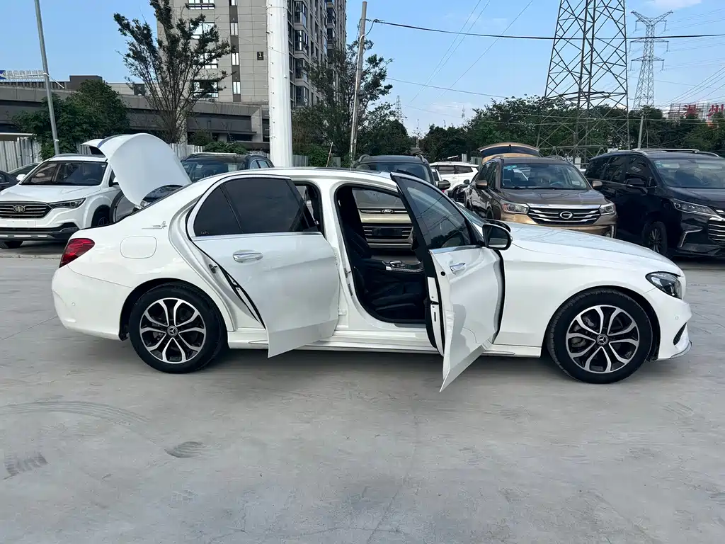 Mercedes-Benz C-Class — миниатюра 18