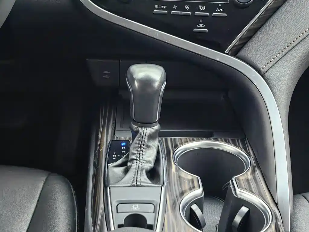 Toyota Camry — миниатюра 13