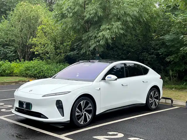 NIO ET5