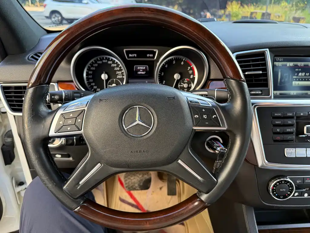 Mercedes-Benz M-Class — миниатюра 6