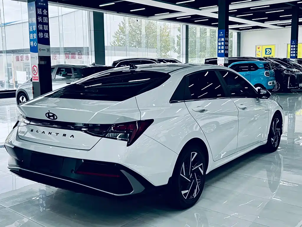 Hyundai Elantra — миниатюра 9