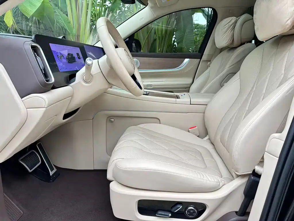 AITO ASK THE WORLD M9