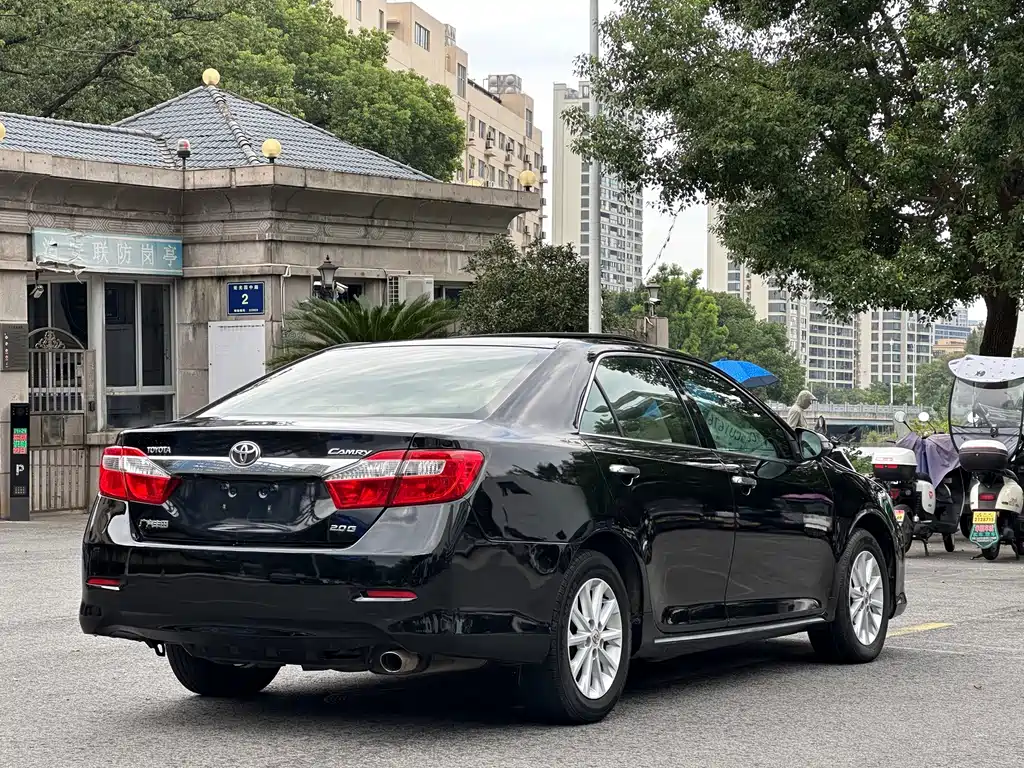 Toyota Camry — миниатюра 7