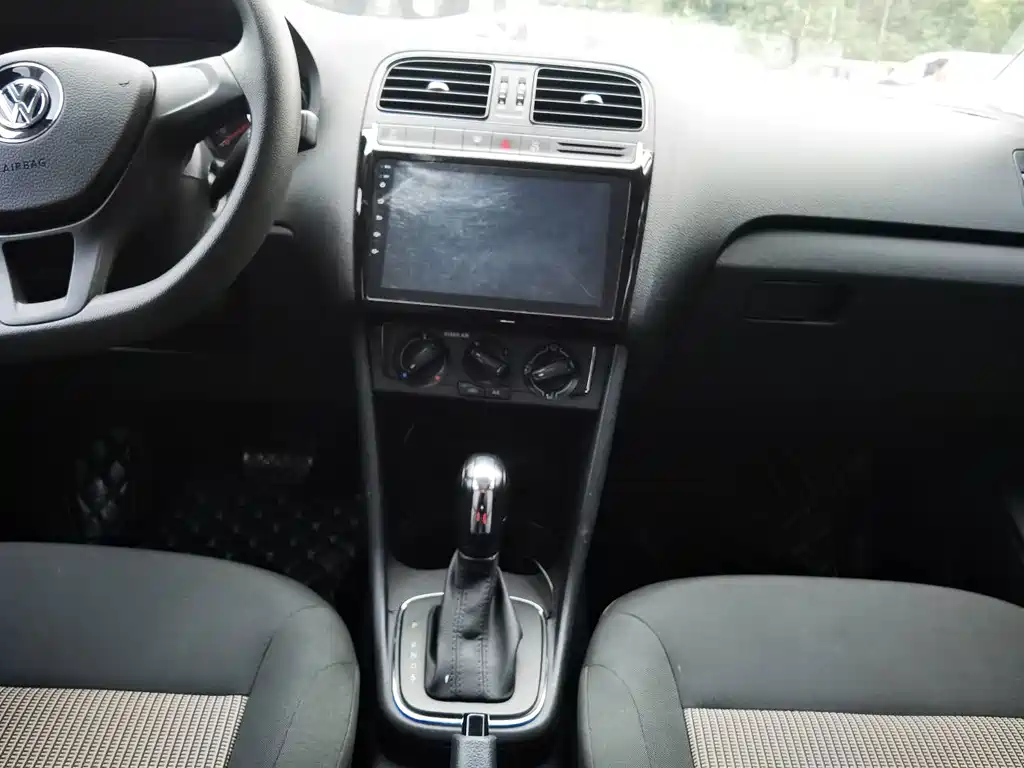 Volkswagen Polo — миниатюра 14