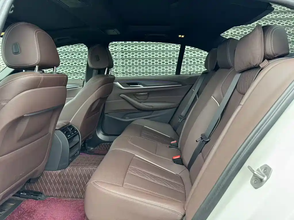 BMW 5 Series — миниатюра 4