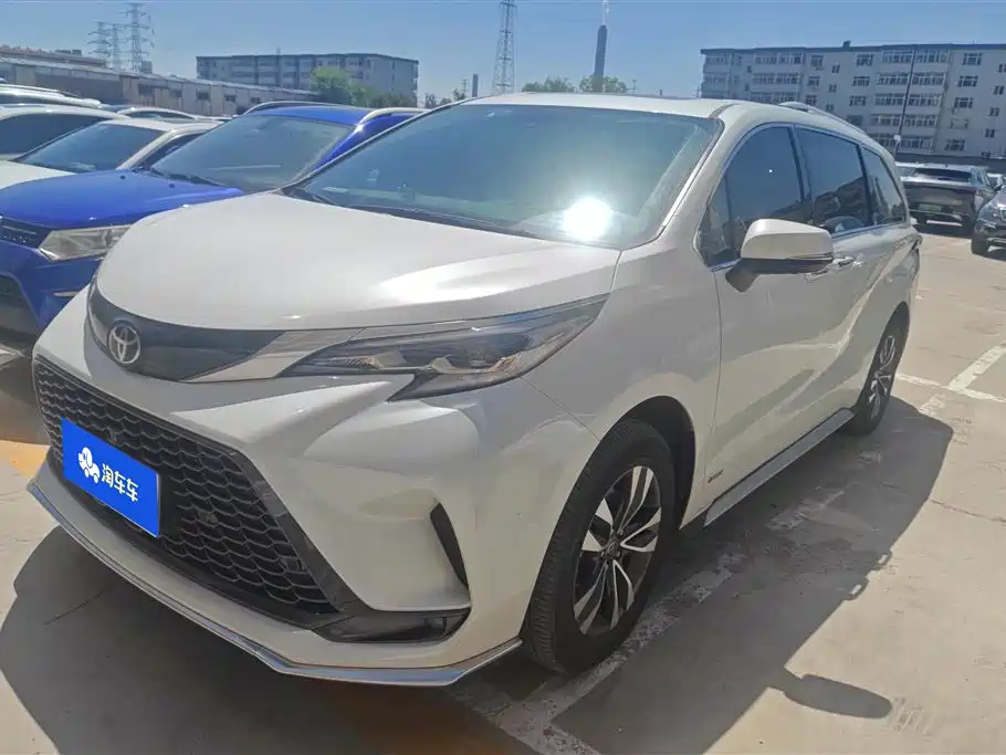 Toyota Granvia 2024 2.5L Hybrid Premium PLUS 4WD Edition
