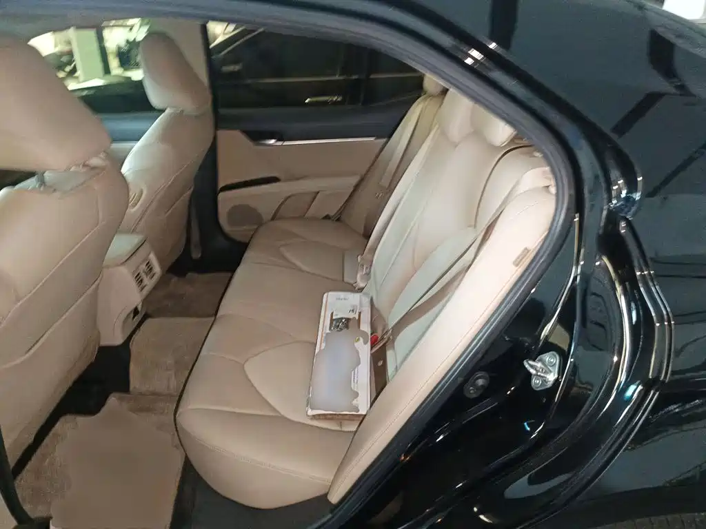 Toyota Camry — миниатюра 17