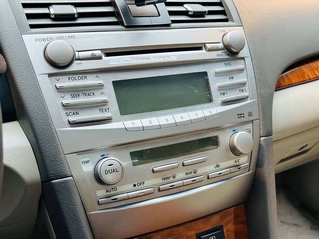 Toyota Camry — миниатюра 15