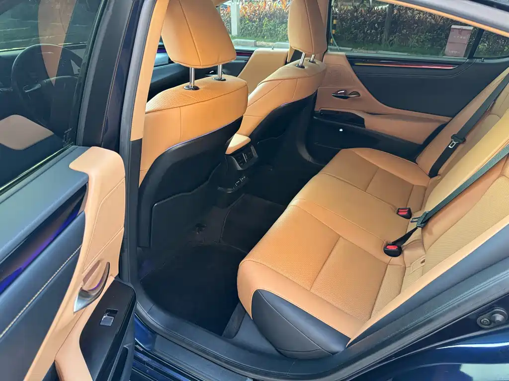 Lexus ES — миниатюра 9