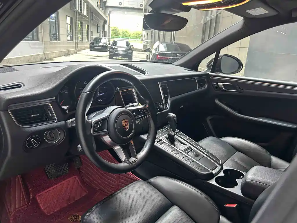 Porsche Macan — миниатюра 11