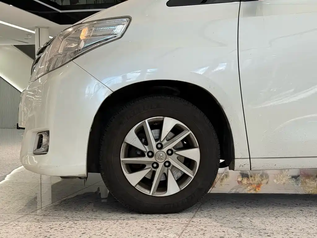 Toyota Alphard — миниатюра 17