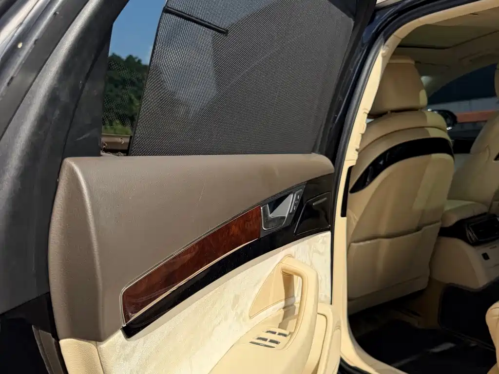 Audi A8 — миниатюра 10