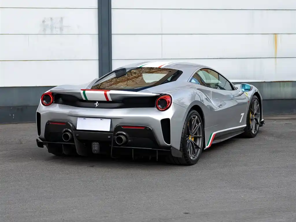 FERRARI 488