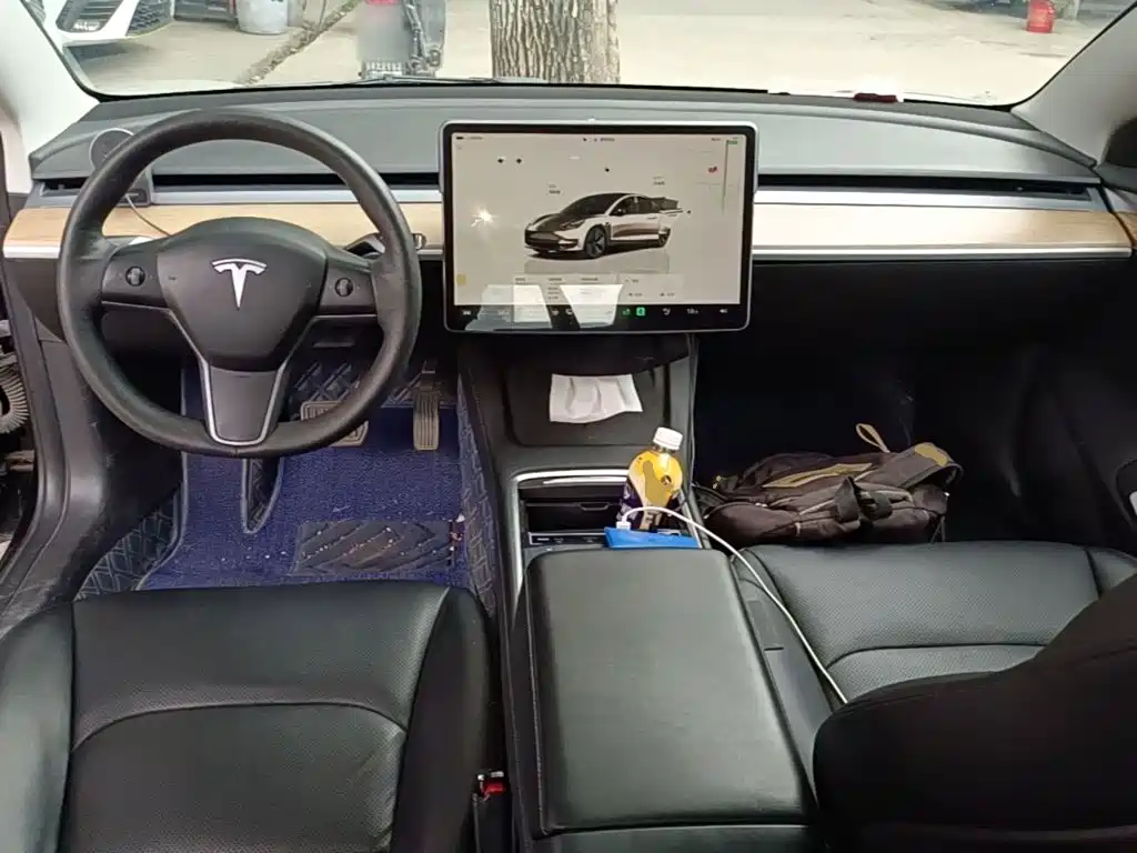 Tesla Model 3 — миниатюра 10