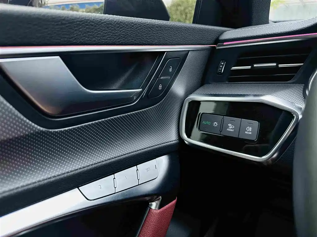 Audi A7L — миниатюра 8