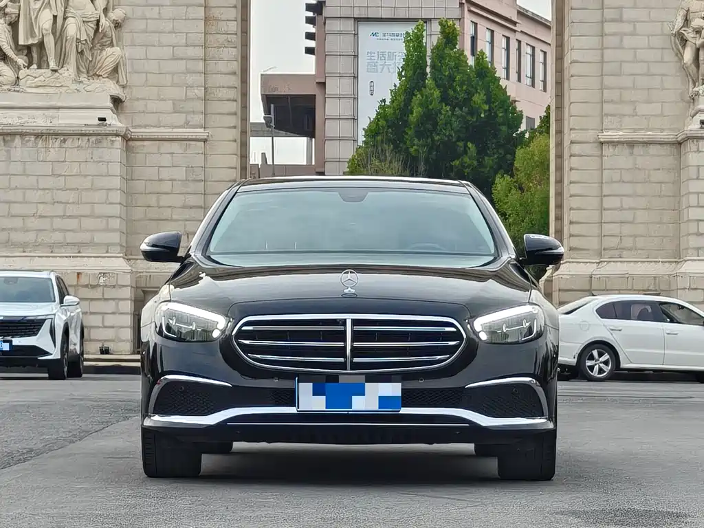 Mercedes-Benz E-Class — миниатюра 2