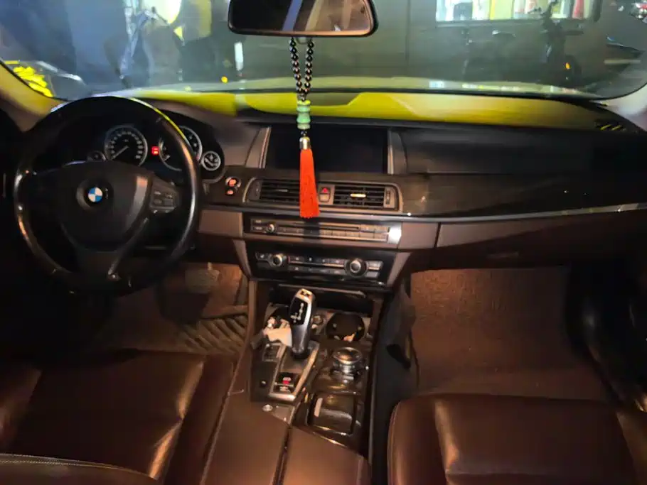 BMW 5 Series — миниатюра 12