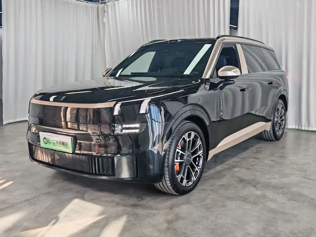 Lynk & Co 900