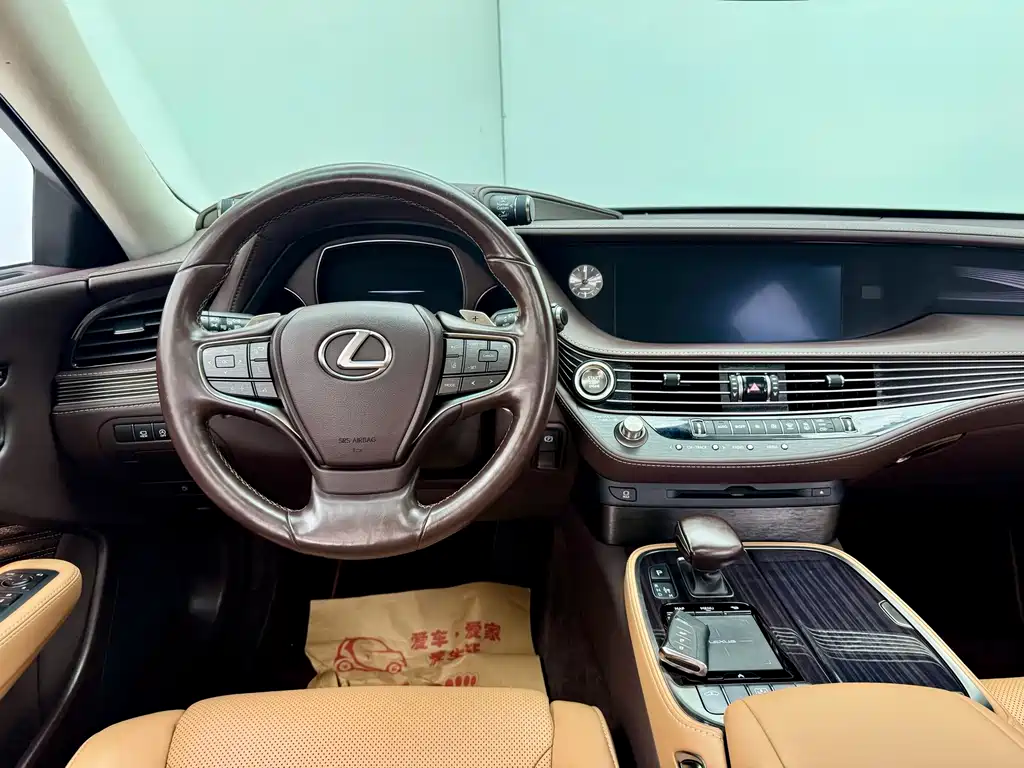 Lexus LS — миниатюра 17