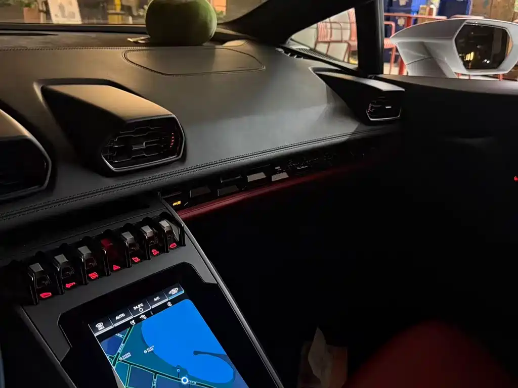 LAMBORGHINI HURACÁN