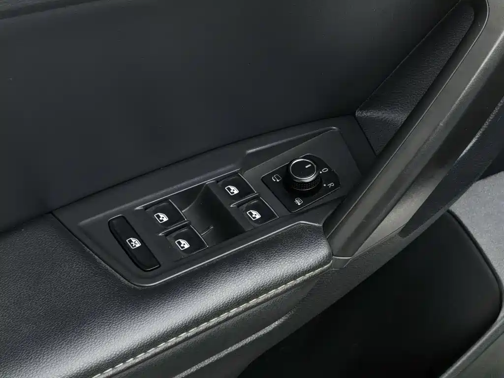 Volkswagen Tiguan L — миниатюра 9