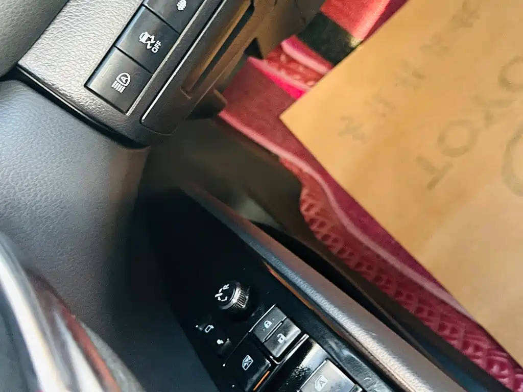 Toyota Camry — миниатюра 18