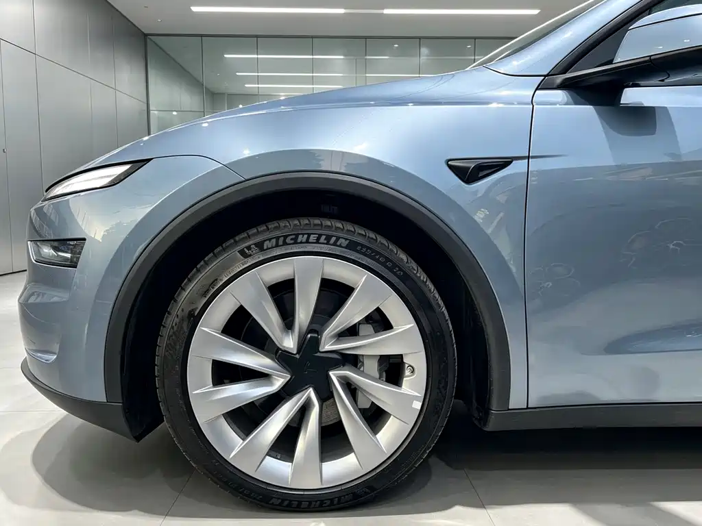 Tesla Model Y — миниатюра 28