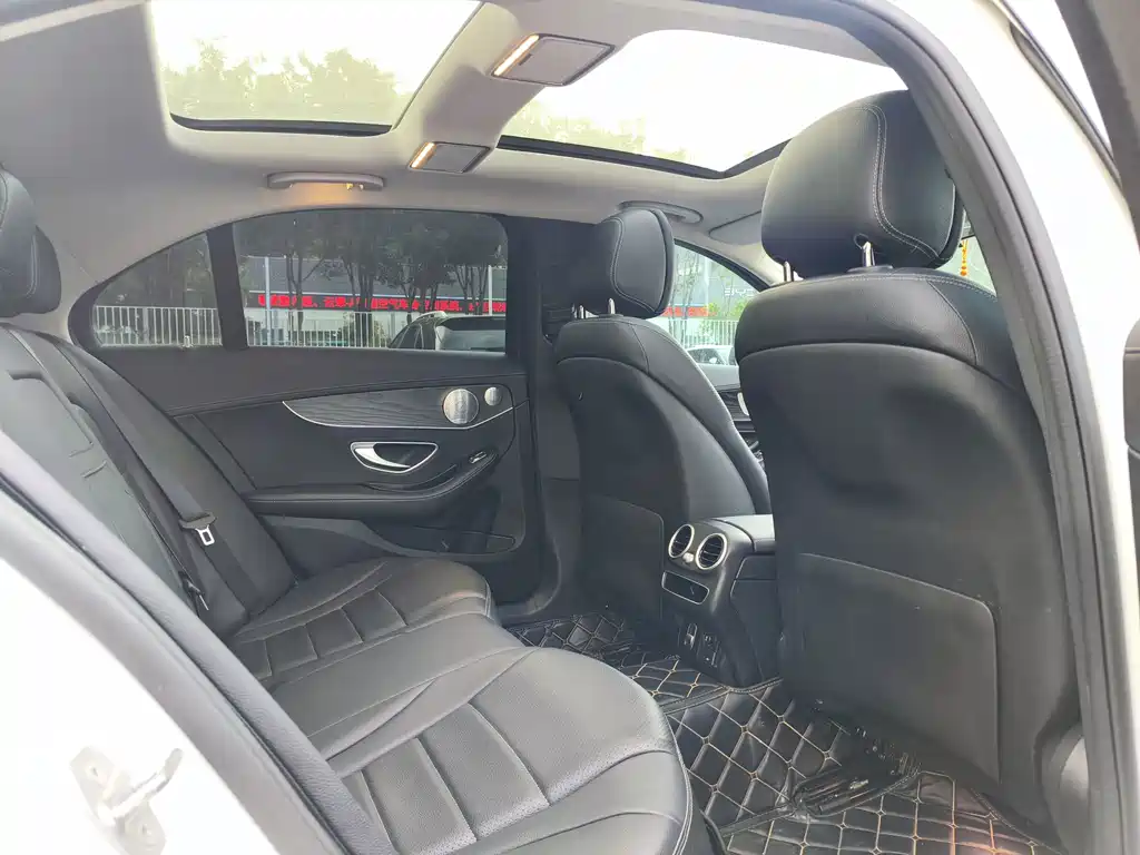 Mercedes-Benz C-Class — миниатюра 14