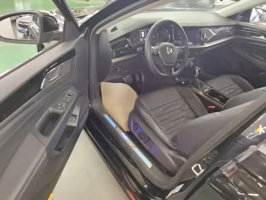 Volkswagen Passat PHEV — миниатюра 16