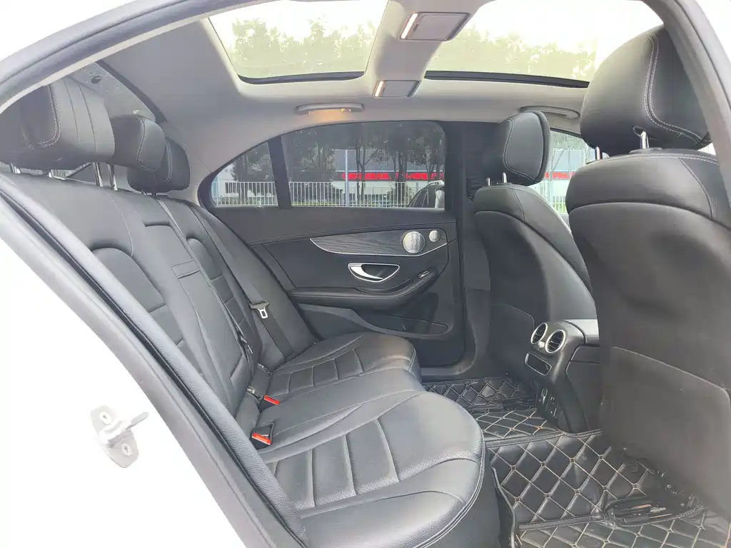 Mercedes-Benz C-Class — миниатюра 15