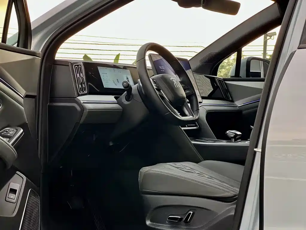 BYD L DM-i — миниатюра 7