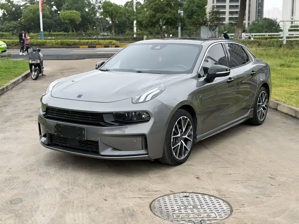 Lynk & Co 03