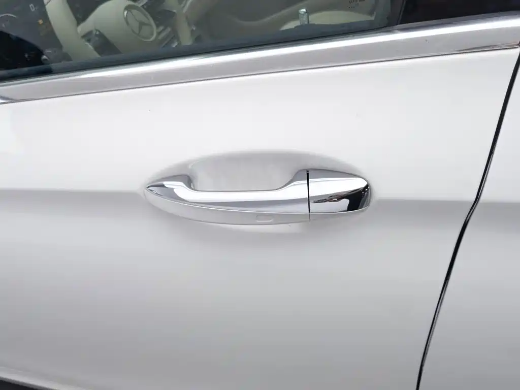 Mercedes-Benz E-Class — миниатюра 18