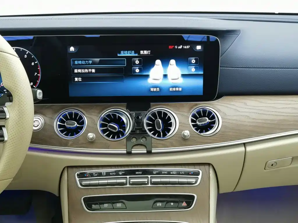 Mercedes-Benz E-Class — миниатюра 12