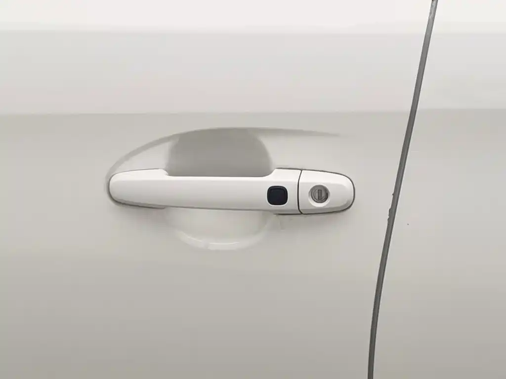 Toyota Yaris L — миниатюра 18