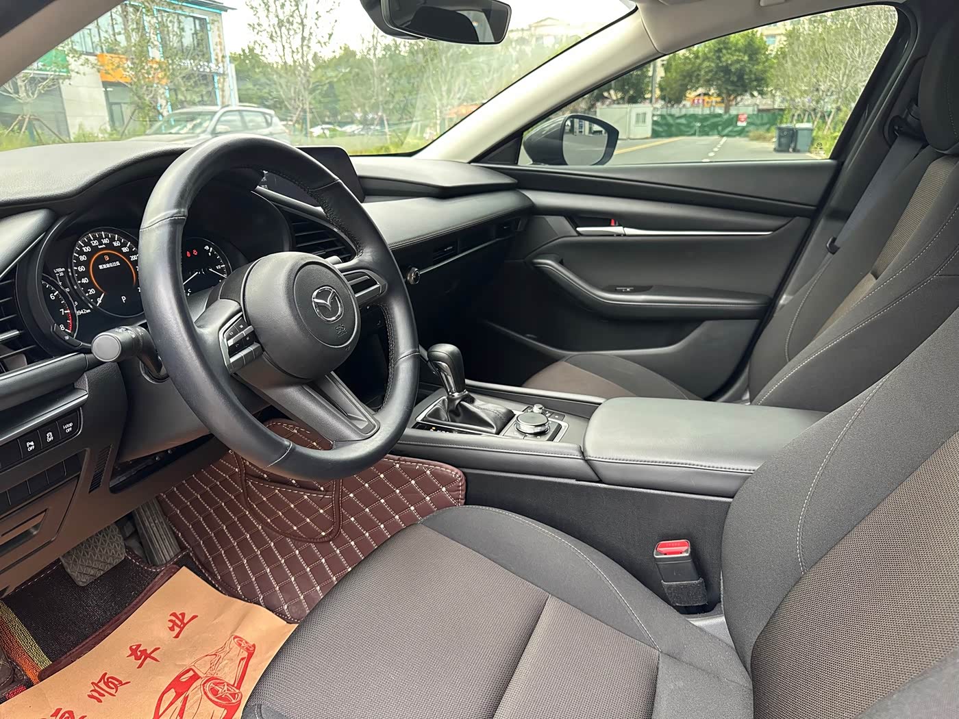 Mazda Mazda3 Axela 1.5 л 2024 г. Чёрный, пробег 30000 км