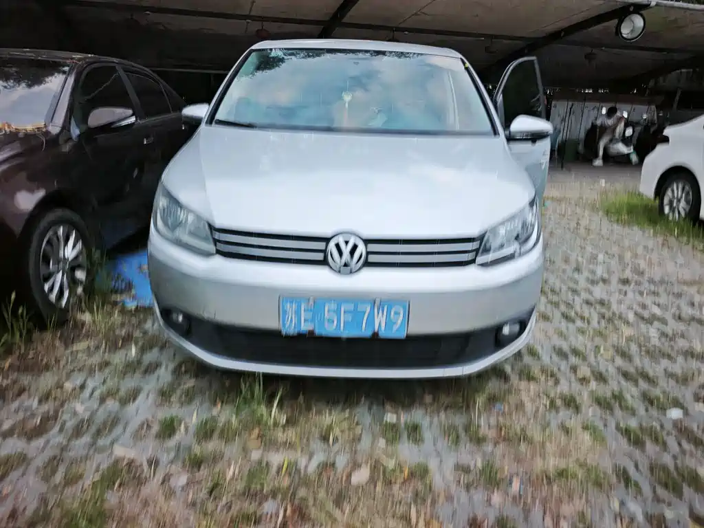 Volkswagen Touran — миниатюра 2