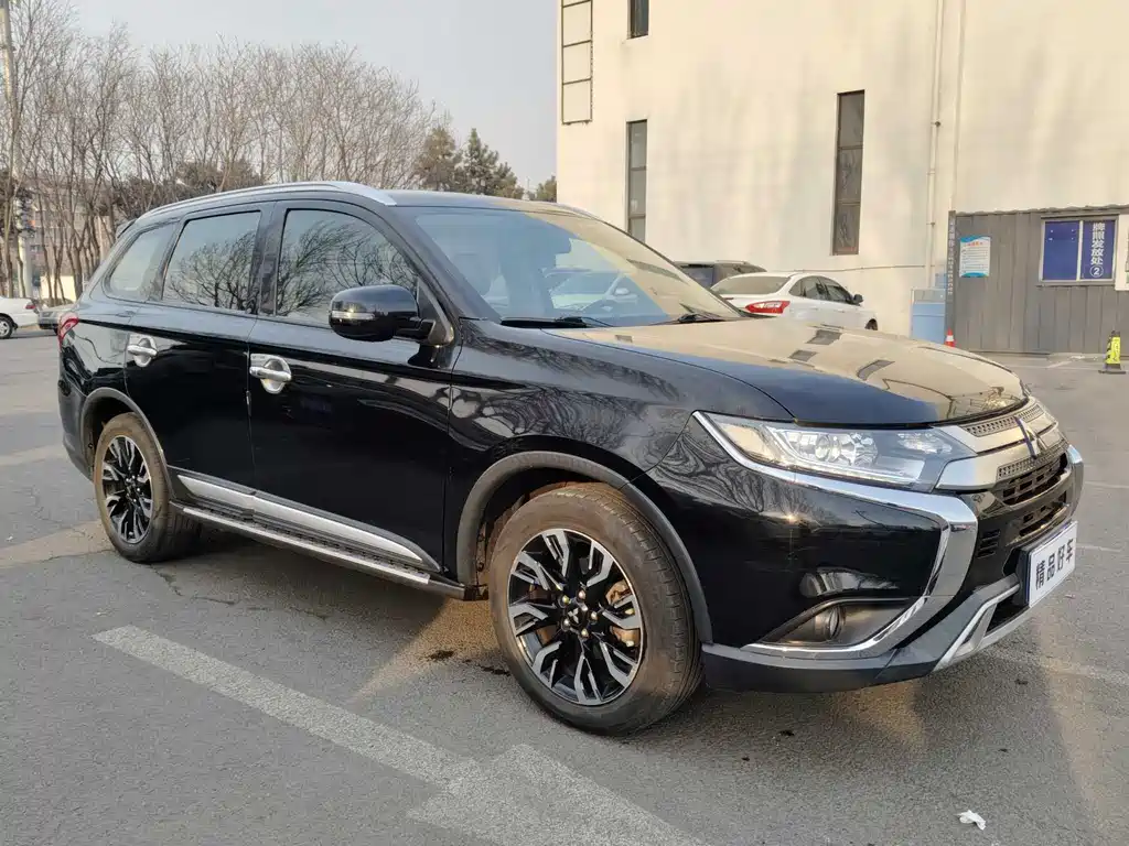 MITSUBISHI OUTLANDER