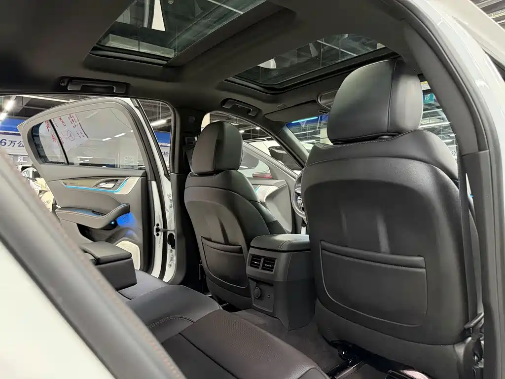 Cadillac CT5 — миниатюра 9